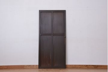 アンティーク　古い木のレトロでシンプルなドア(扉)?