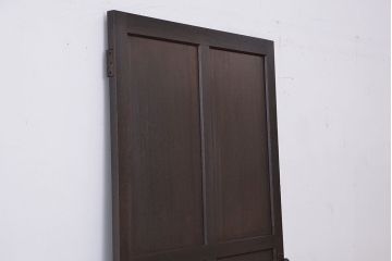 アンティーク　古い木のレトロでシンプルなドア(扉)?