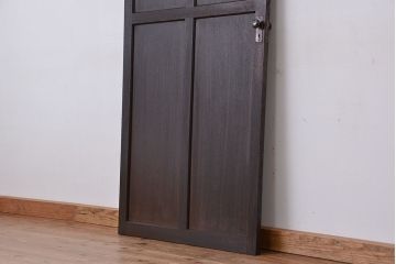 アンティーク　古い木のレトロでシンプルなドア(扉)?