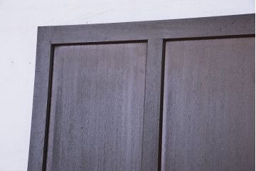 アンティーク　古い木のレトロでシンプルなドア(扉)?