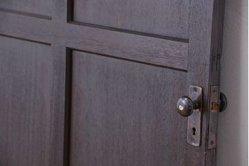 アンティーク　古い木のレトロでシンプルなドア(扉)?