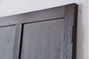 アンティーク　古い木のレトロでシンプルなドア(扉)?