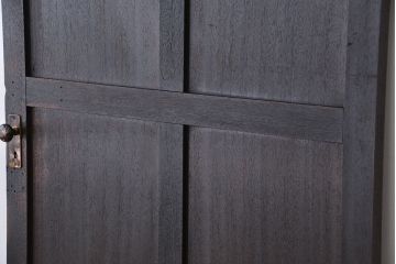 アンティーク　古い木のレトロでシンプルなドア(扉)?
