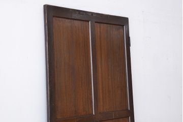 アンティーク　古い木のレトロでシンプルなドア(扉)
