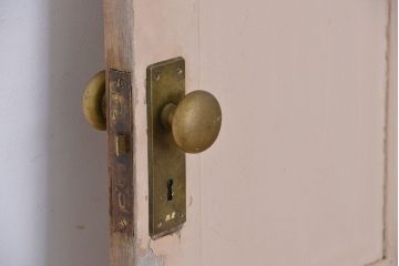 ★昭和レトロ　ペンキの剥げたシンプルなドア一枚(扉)