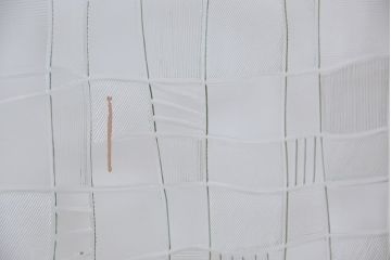 ペンキの剥げたレトロなガラス引き戸(ガラス戸、建具)