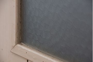 ★昭和レトロ　古いペンキの剥げた引き戸(ガラス、建具)