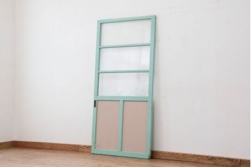 昭和レトロ　ペンキの剥げた古いガラス戸1枚(引き戸)