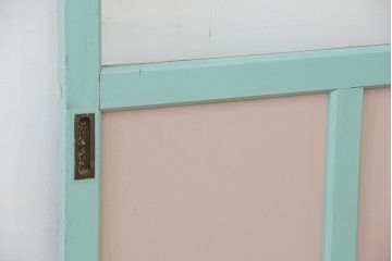 昭和レトロ　ペンキの剥げた古いガラス戸1枚(引き戸)