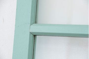 昭和レトロ　ペンキの剥げた古いガラス戸1枚(引き戸)