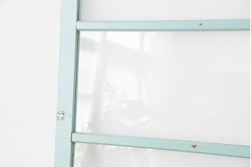 昭和レトロ　ペンキの剥げた古いガラス戸1枚(引き戸)
