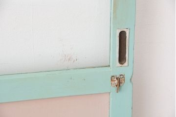 昭和レトロ　ペンキの剥げた古いガラス戸1枚(引き戸)