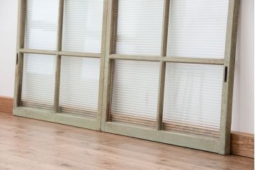 昭和レトロ　ペンキの剥げたモールガラス引き戸2枚セット(窓)