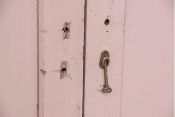 アンティーク　ペンキの剥げた背の高いガラス戸4枚セット(引き戸)