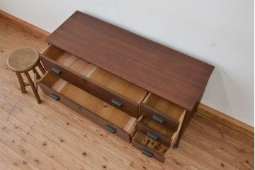 レトロ家具　昭和レトロ　シンプルな脚付きローチェスト(ローボード)