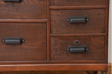 レトロ家具　昭和レトロ　シンプルな脚付きローチェスト(ローボード)
