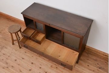 アンティーク家具　古民具・骨董　鉄脚付きの時代箪笥ローボード(ローチェスト)