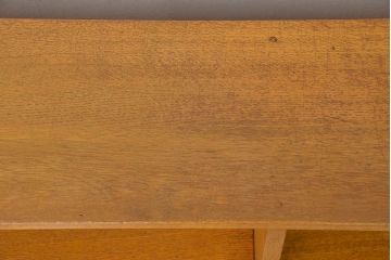 レトロ家具　昭和レトロ　古いナラ材の脚付き横長本棚(飾り棚、ブックシェルフ)