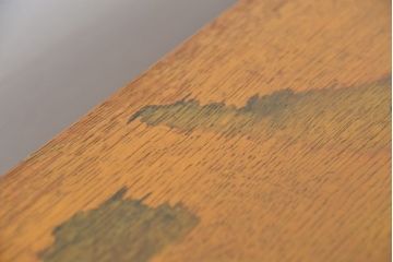 レトロ家具　昭和レトロ　古いナラ材の脚付き横長本棚(飾り棚、ブックシェルフ)