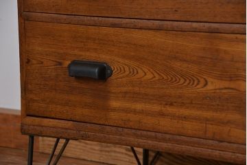 アンティーク家具　アンティーク　鉄脚付きワイドローチェスト(ローボード、タンス、箪笥)