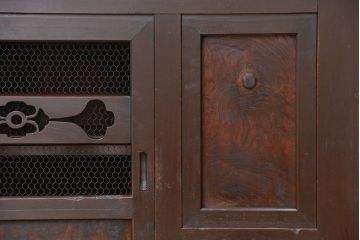 アンティーク家具　古民具・骨董　四尺水屋箪笥の鉄脚付きサイドボード(収納棚、リビングボード)