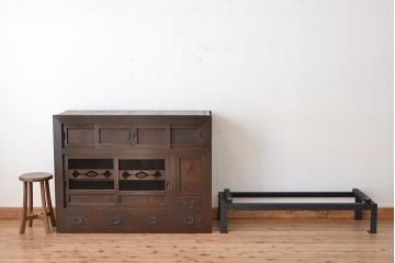 アンティーク家具　古民具・骨董　四尺水屋箪笥の鉄脚付きサイドボード(収納棚、リビングボード)