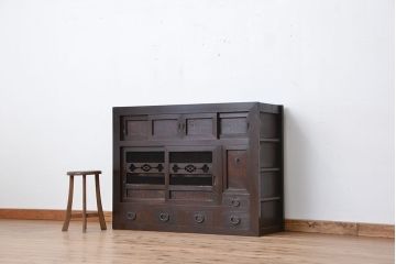 アンティーク家具　古民具・骨董　四尺水屋箪笥の鉄脚付きサイドボード(収納棚、リビングボード)