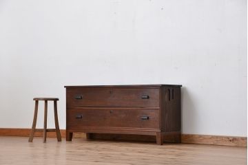 レトロ家具　★昭和レトロ　古い木の脚付きワイドローボード(ローチェスト、タンス、箪笥)