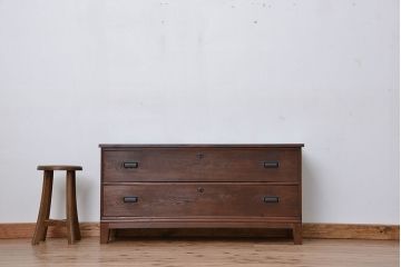 レトロ家具　★昭和レトロ　古い木の脚付きワイドローボード(ローチェスト、タンス、箪笥)