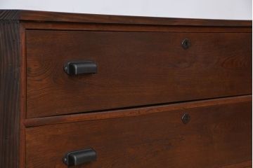 レトロ家具　★昭和レトロ　古い木の脚付きワイドローボード(ローチェスト、タンス、箪笥)