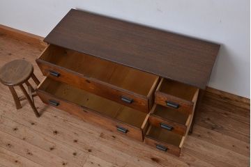 アンティーク家具　アンティーク　鉄脚付きワイドローチェスト?(ローボード、タンス、箪笥)