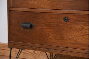 アンティーク家具　アンティーク　鉄脚付きワイドローチェスト?(ローボード、タンス、箪笥)