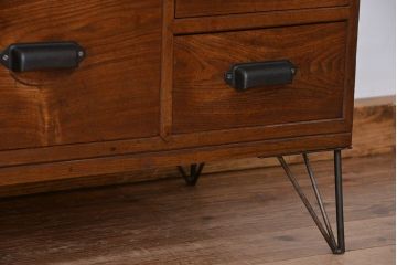 アンティーク家具　アンティーク　鉄脚付きワイドローチェスト?(ローボード、タンス、箪笥)