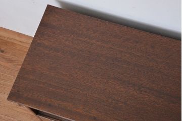 アンティーク家具　アンティーク　古い木の脚付き銀モールガラスローボード(収納棚)