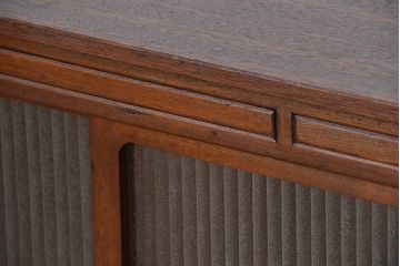 アンティーク家具　アンティーク　古い木の脚付き銀モールガラスローボード(収納棚)