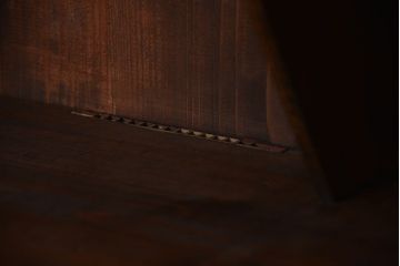 アンティーク家具　アンティーク　古い木の脚付き銀モールガラスローボード(収納棚)