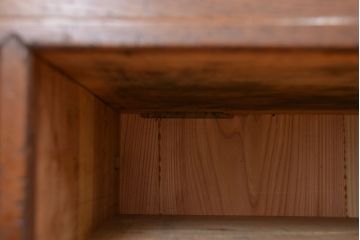 アンティーク家具　アンティーク　古い木の脚付き銀モールガラスローボード(収納棚)