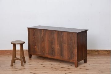 アンティーク家具　アンティーク　古い木の脚付き銀モールガラスローボード(収納棚)