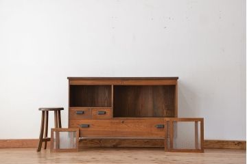 アンティーク家具　アンティーク　ダイヤガラスの鉄脚付きローボード(収納棚)