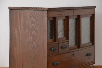アンティーク家具　アンティーク　ダイヤガラスの鉄脚付きローボード(収納棚)