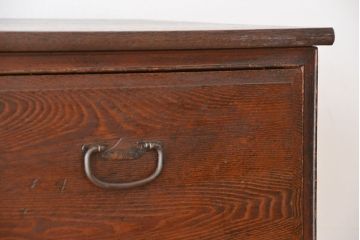 アンティーク家具　アンティーク　小窓付きの使い込まれたチェスト(時代箪笥、ドロワー)