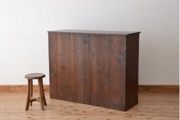 アンティーク家具　アンティーク　小窓付きの使い込まれたチェスト(時代箪笥、ドロワー)