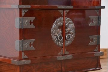 新同品　彫金、伝統工芸士「菊広」作、木地蝋塗り岩谷堂箪笥飾り棚(購入金額約60万)