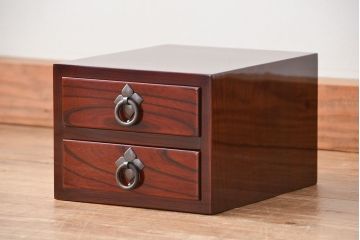 新同品　彫金、伝統工芸士「菊広」作、木地蝋塗り岩谷堂箪笥飾り棚(購入金額約60万)