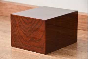 新同品　彫金、伝統工芸士「菊広」作、木地蝋塗り岩谷堂箪笥飾り棚(購入金額約60万)