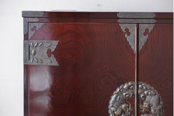 アンティーク家具　新同品　彫金、伝統工芸士「菊広」作、木地蝋塗り観音扉付き岩谷堂箪笥(購入金額約90万)