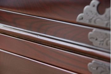 アンティーク家具　新同品　彫金、伝統工芸士「菊広」作、木地蝋塗り観音扉付き岩谷堂箪笥(購入金額約90万)