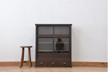 アンティーク家具　アンティーク　古い木の使い込まれた小振りな収納棚(食器棚)