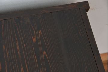 アンティーク家具　アンティーク　古い木の使い込まれた小振りな収納棚(食器棚)