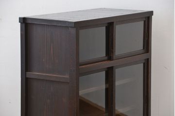 アンティーク家具　アンティーク　古い木の使い込まれた小振りな収納棚(食器棚)